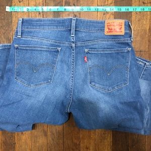 Levi’s 711 Skinny Jeans